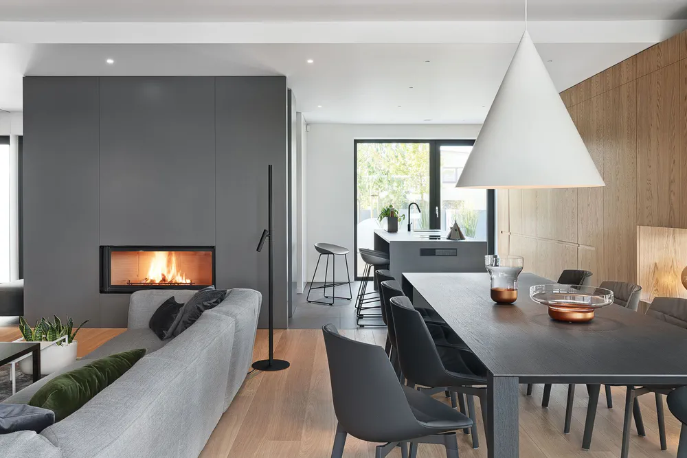 Modern Family Home: Balancing High-Tech Features with Warm Atmosphere