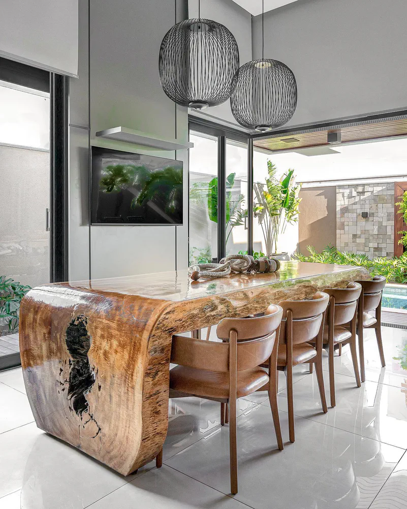 Sophisticated Contemporary Dining Design