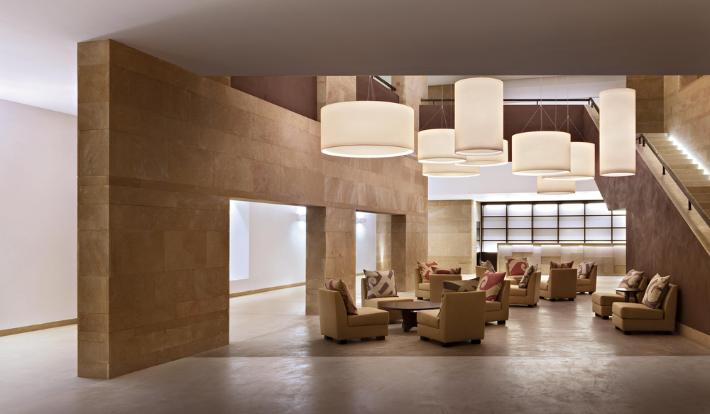 Modern Lobby Design: A Warm and Welcoming Space for a Marketing Agency CEO