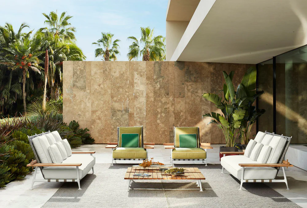 Modern Outdoor Oasis: Blending Indoor and Outdoor Living