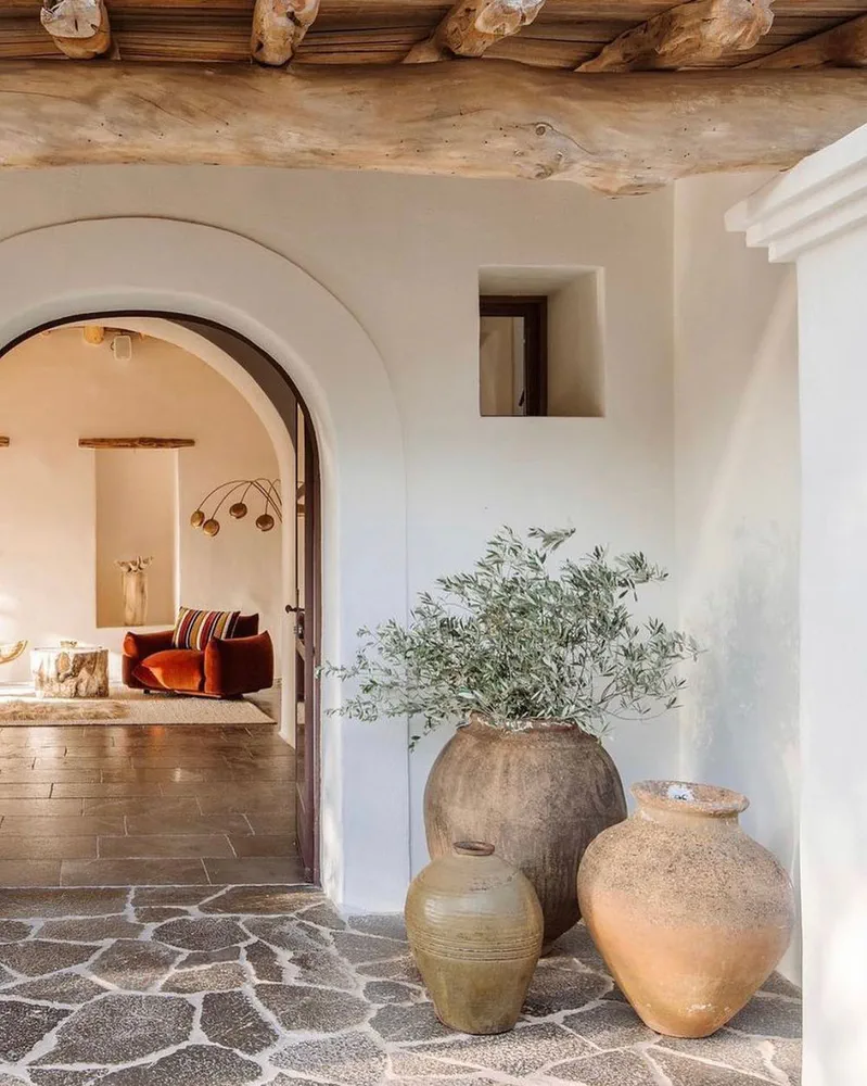 Transforming a Traditional Home into a Smart House: Minimalist Outdoor Living