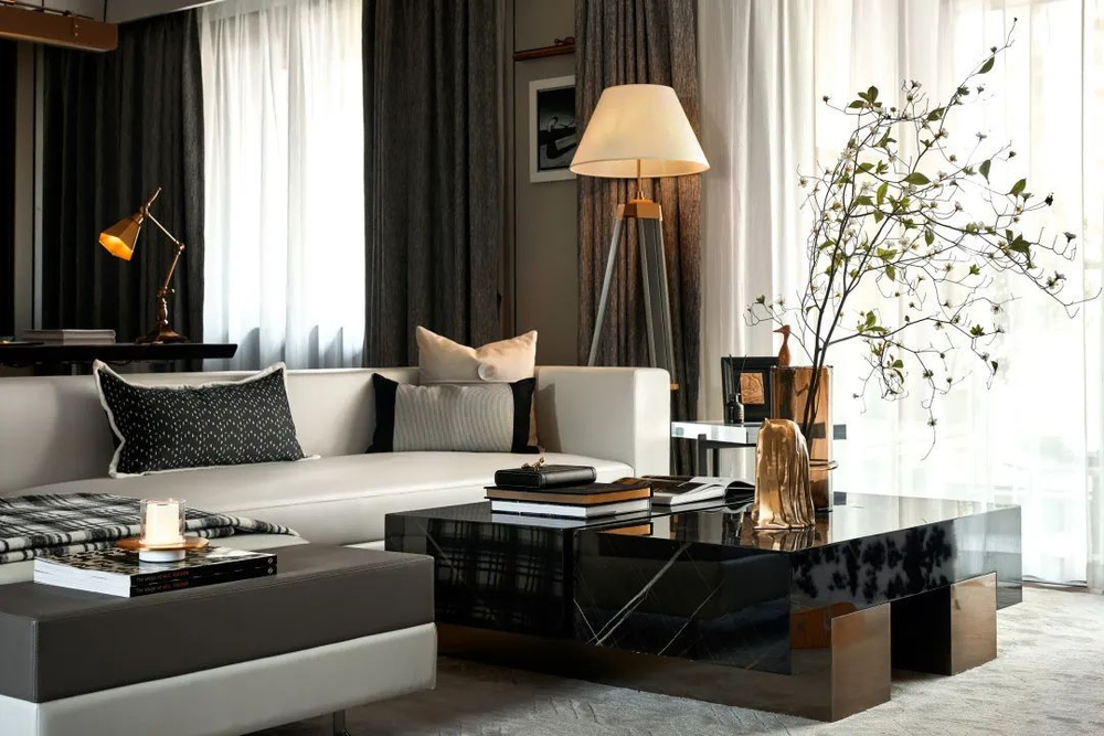 Modern Dining Room with Contemporary Furniture and Neutral Palette