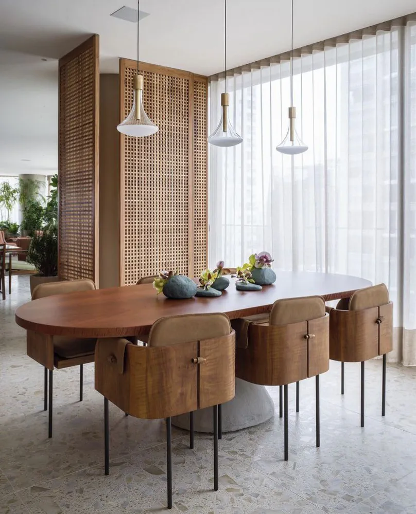 Modern Dining Room with Beige Upholstery and Natural Wood