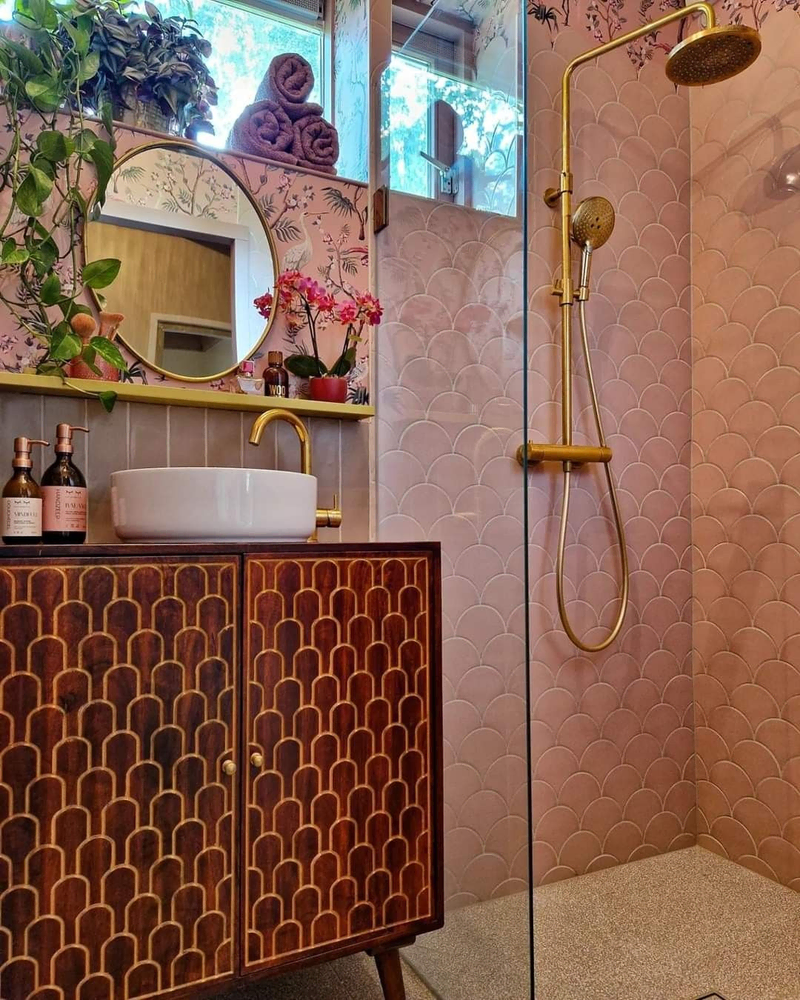 Tropical Modernism: A Luxurious Bathroom Retreat