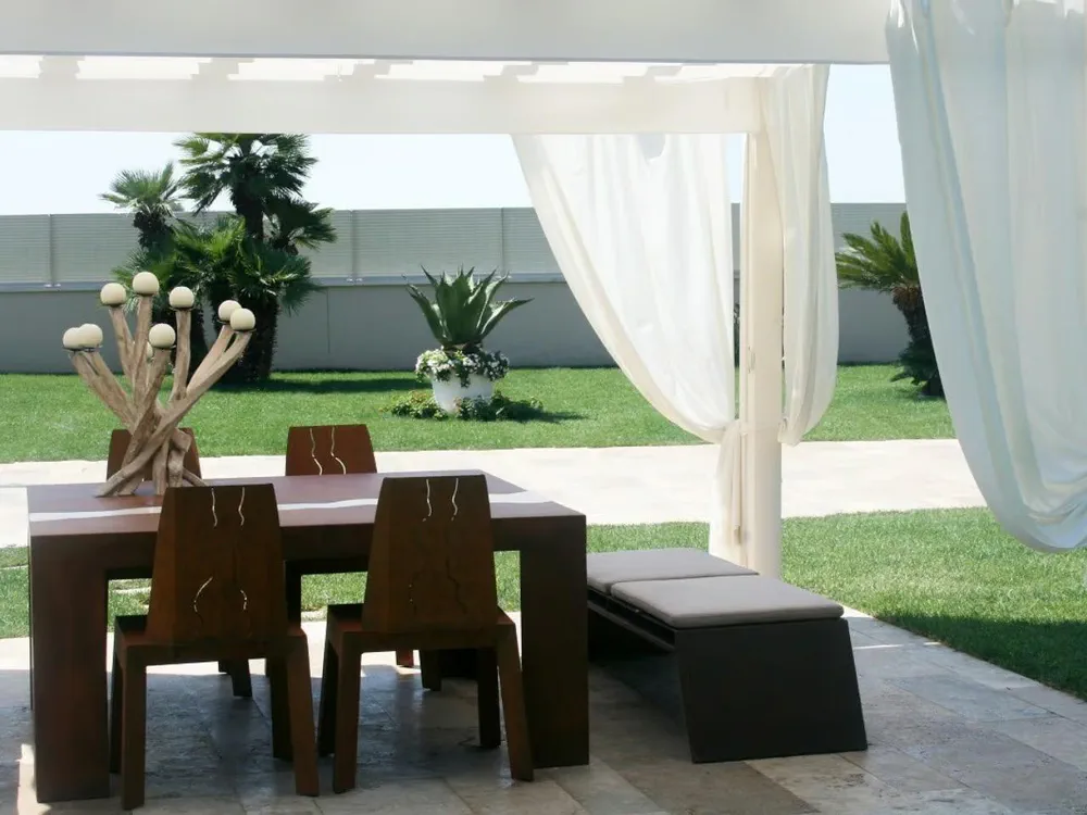 Modern Minimalist Outdoor Dining Area