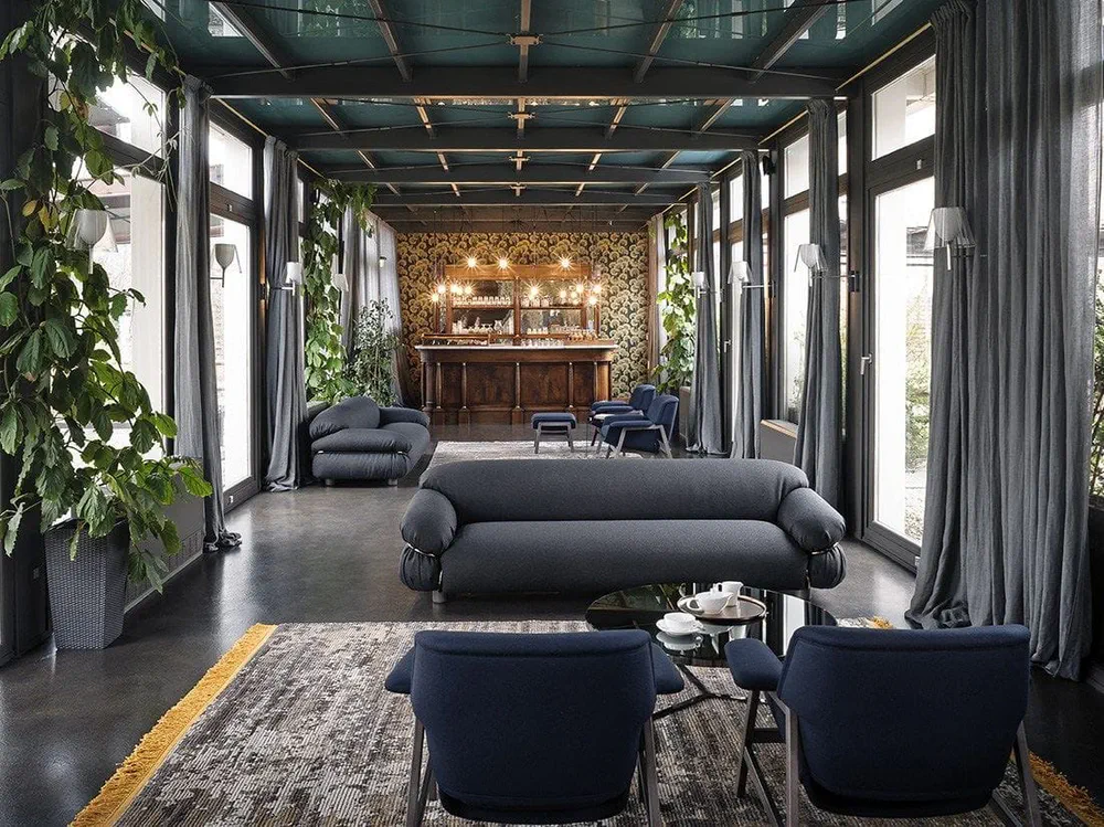 Brutalist Elegance: A Wellness Lounge