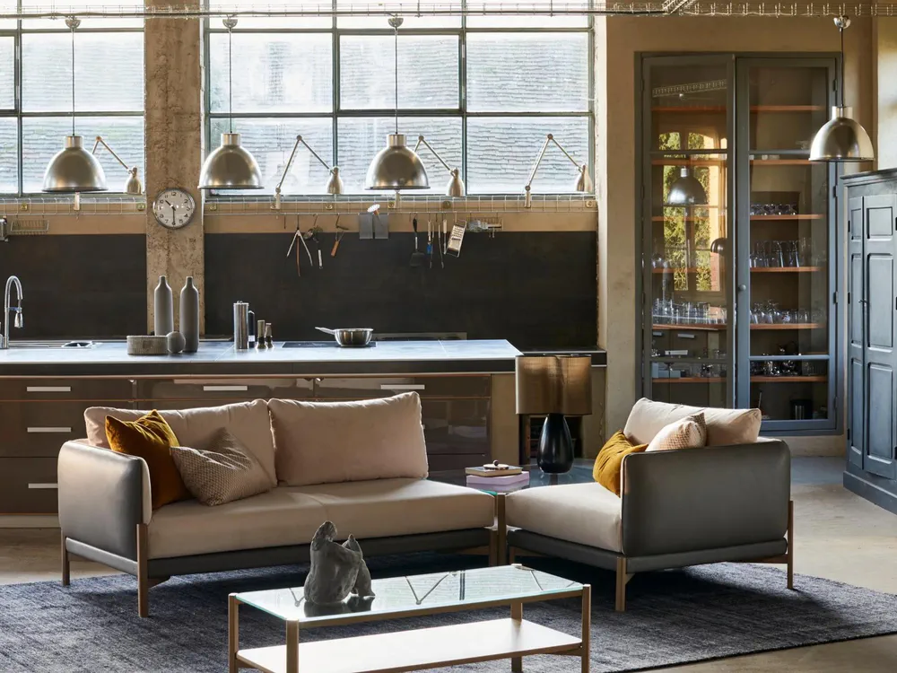 Modern Industrial Kitchen Design: Balancing High-Tech Features with Warm Atmosphere