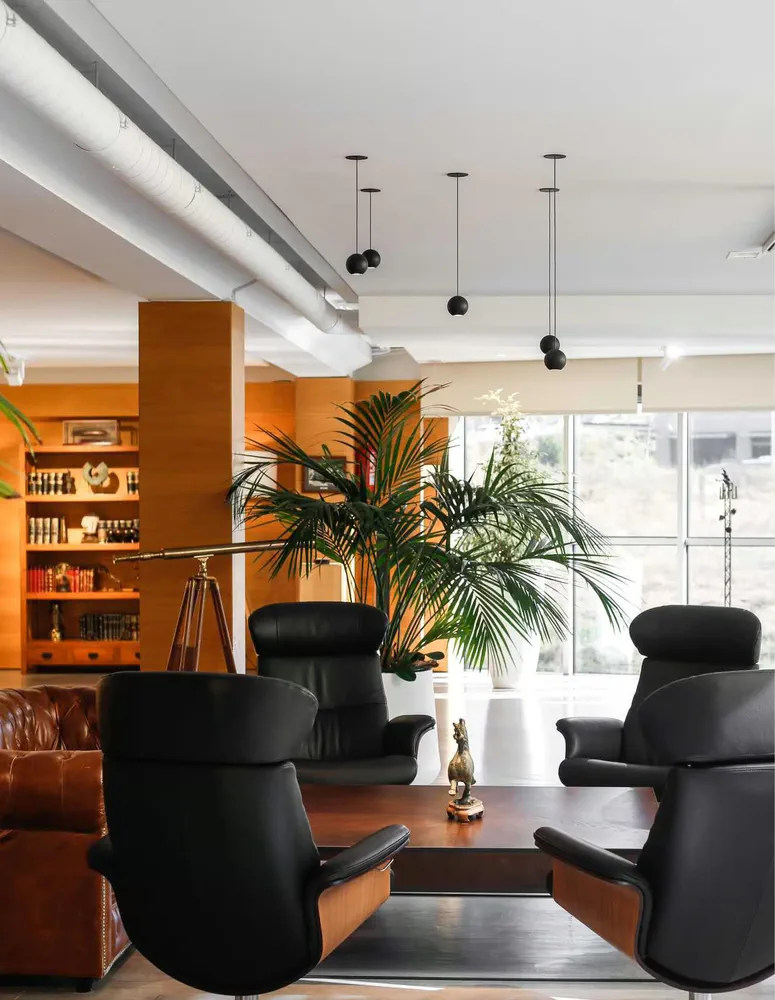 Sophisticated Urban Studio Design