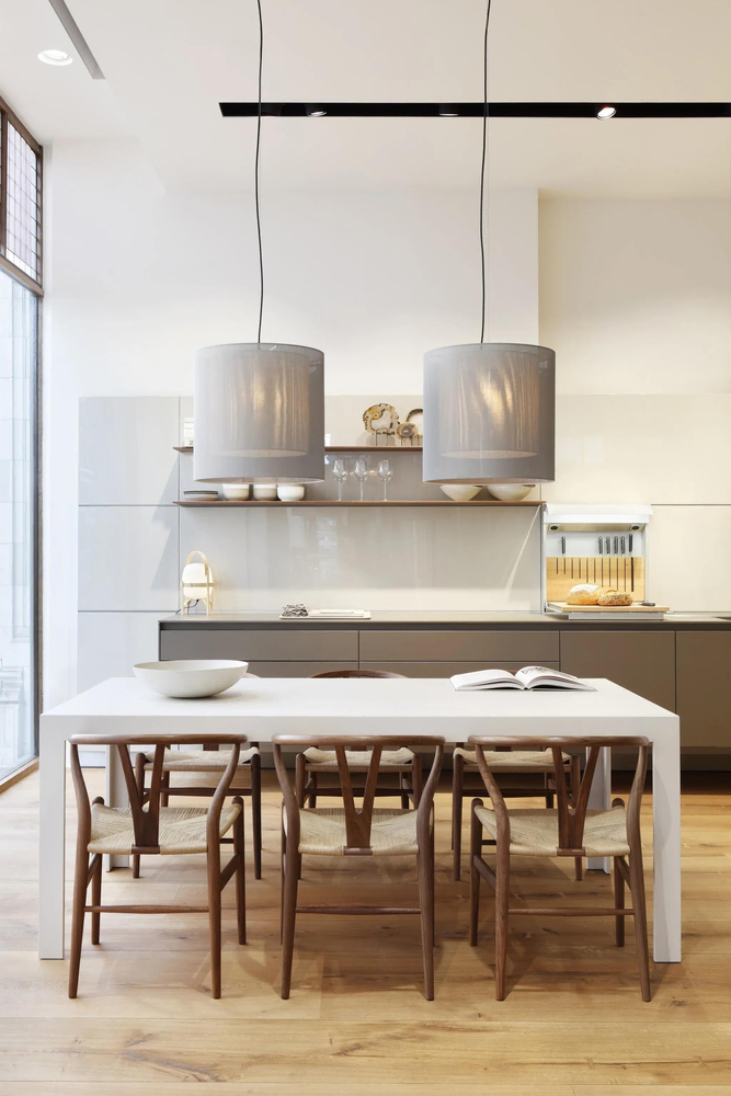 Modern Dining Room Design: Balancing Views and Privacy