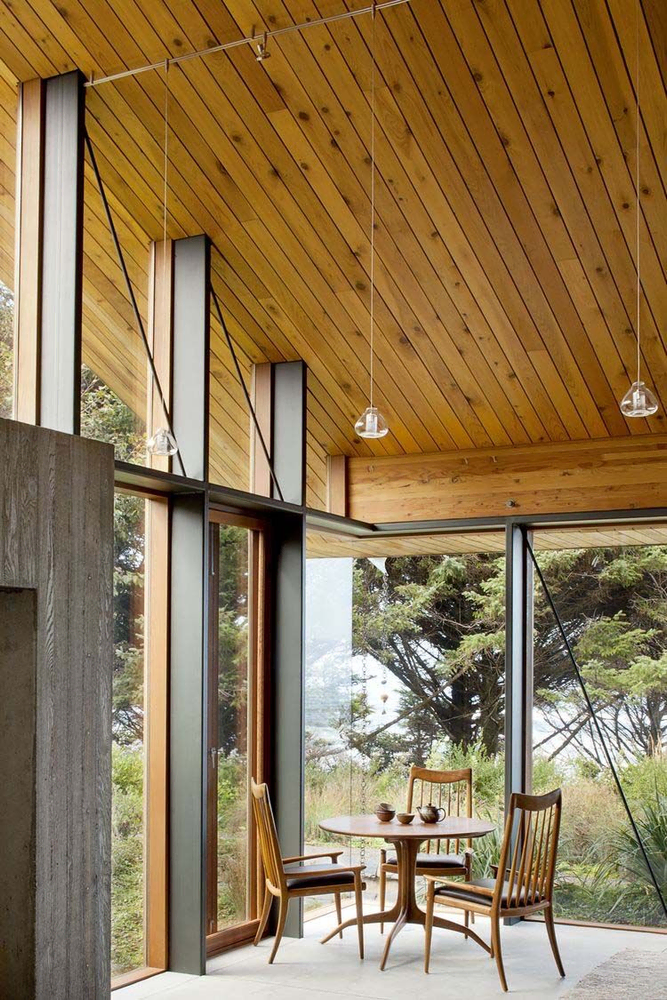 Chic Coastal Dining: Modern Rustic Retreat