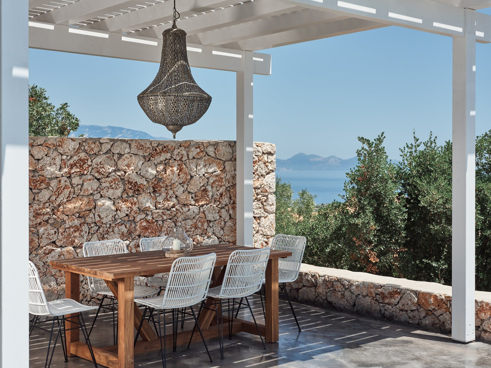 Rustic Modern Outdoor Dining Area