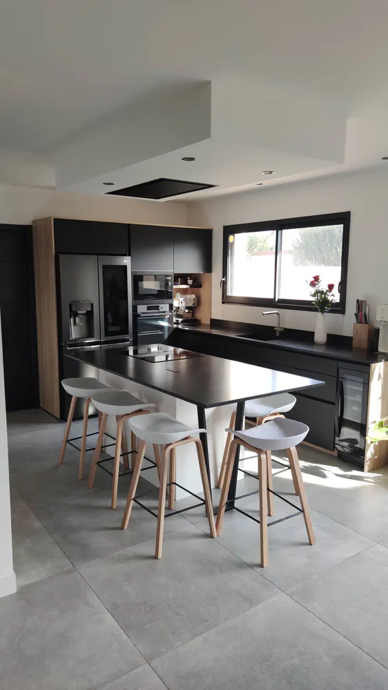 Modern Elegance Kitchen Design