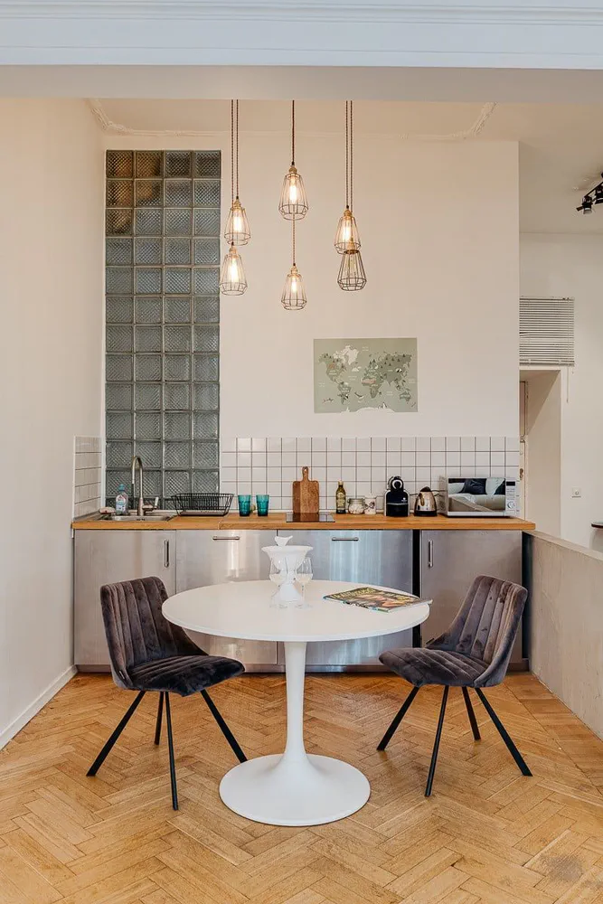 Modern Minimalism for a Coastal Retreat