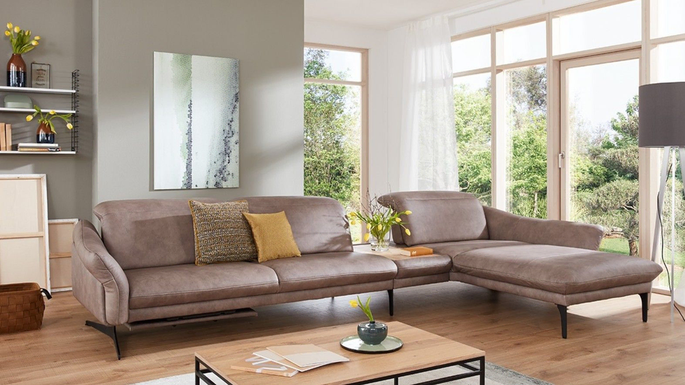 Modern Sustainable Living Room Design for a Successful Restaurateur