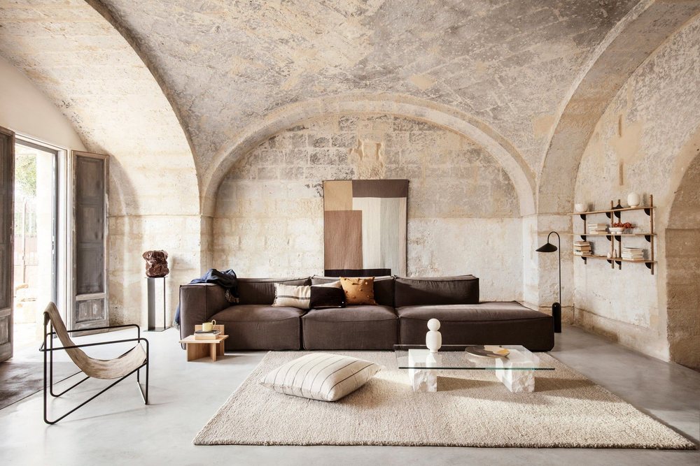 Modern Living Room with Leather Furniture and Marble Coffee Table