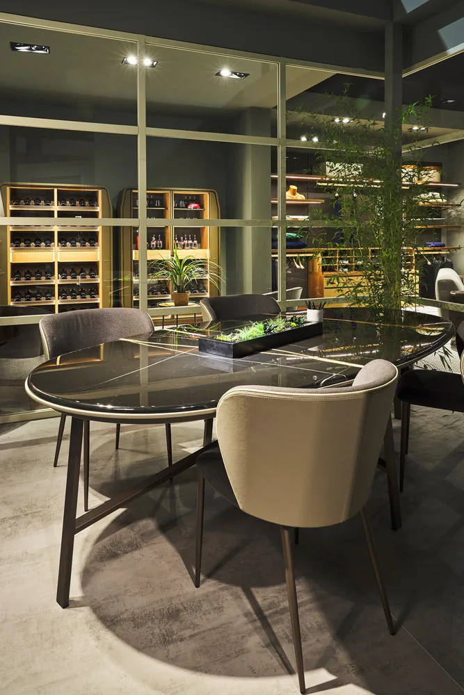 Modern Dining Room Design: Balancing High-Tech Features with Warm Atmosphere