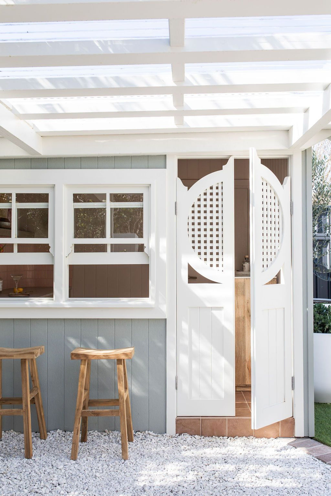Bauhaus-Inspired Sunroom with Hydroponics