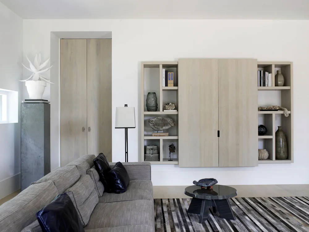 Modern Living Room Design for a Minimalist City Pied-à-Terre