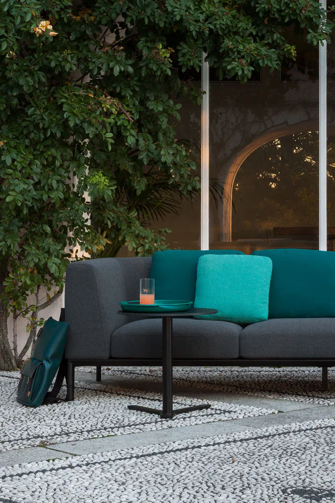 Modern Tropical Outdoor Patio Design