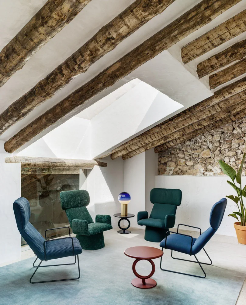 Rustic Loft: Multigenerational Living with Historical Preservation