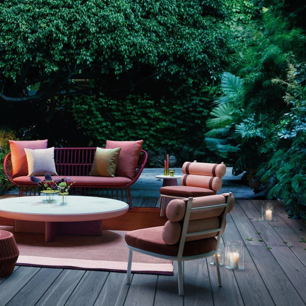 Modern Living Room Design with Indoor-Outdoor Flow