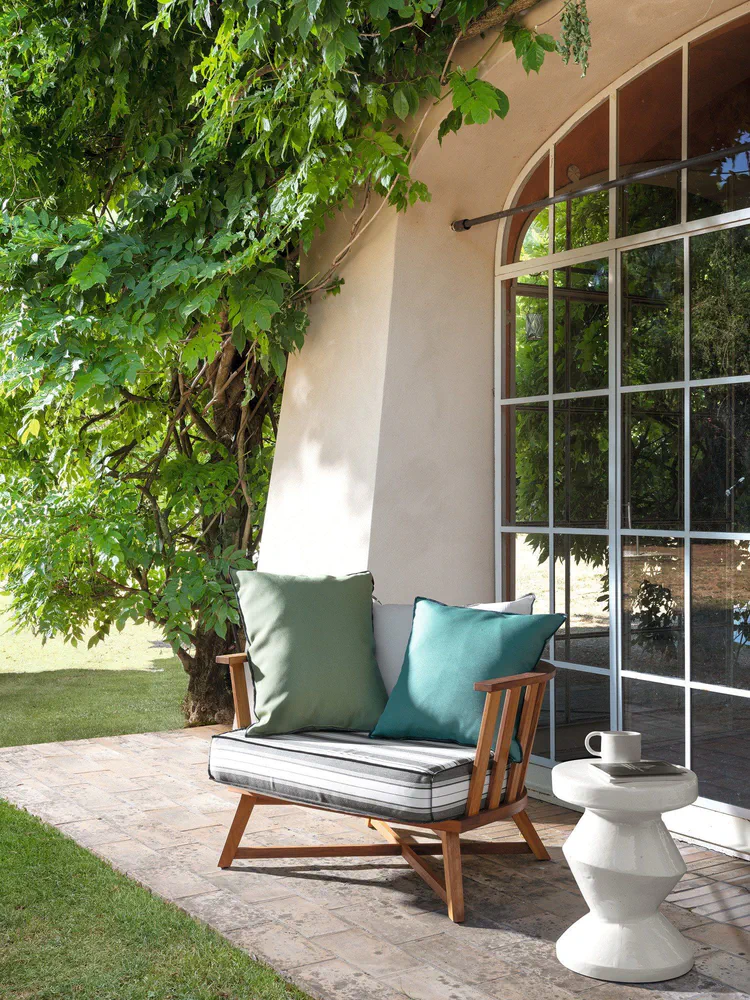 Bauhaus-Inspired Sunroom with Hydroponics