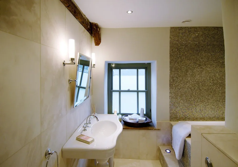 Tropical Elegance: A Modern Bathroom Retreat
