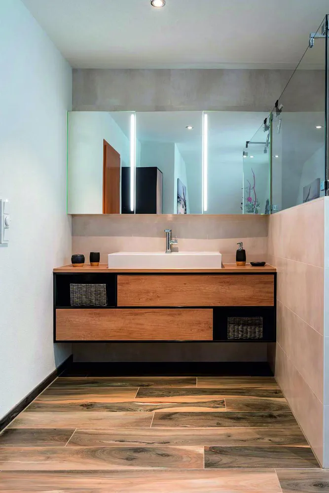 Luxurious Minimalism: Modern Bathroom Retreat