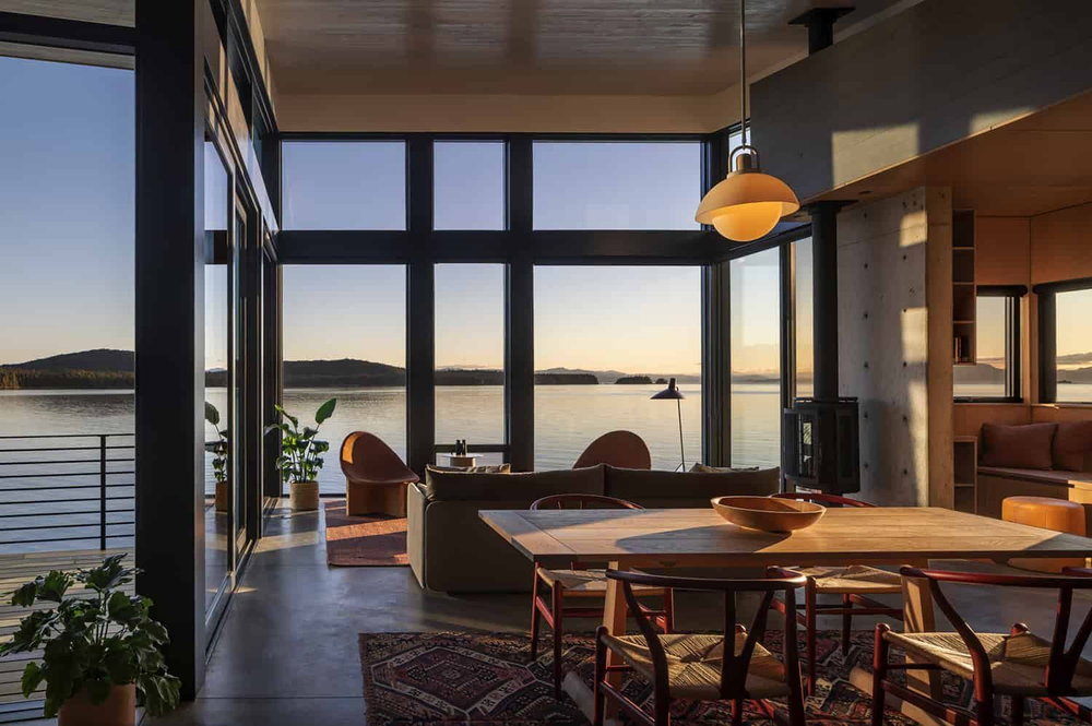 Chic Coastal Dining: Modern Rustic Retreat