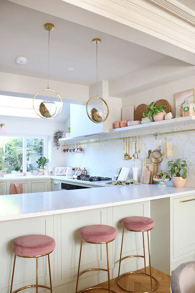 Rustic Modern Fusion Bar Design: Balancing High-Tech Features with Warmth