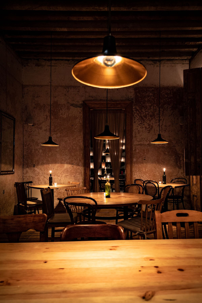 Modern Restaurant Design: Balancing High-Tech Features with Warm Atmosphere