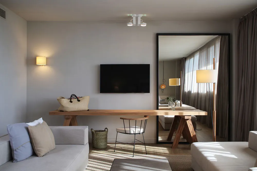 Mid-century Modern Smart Living Room