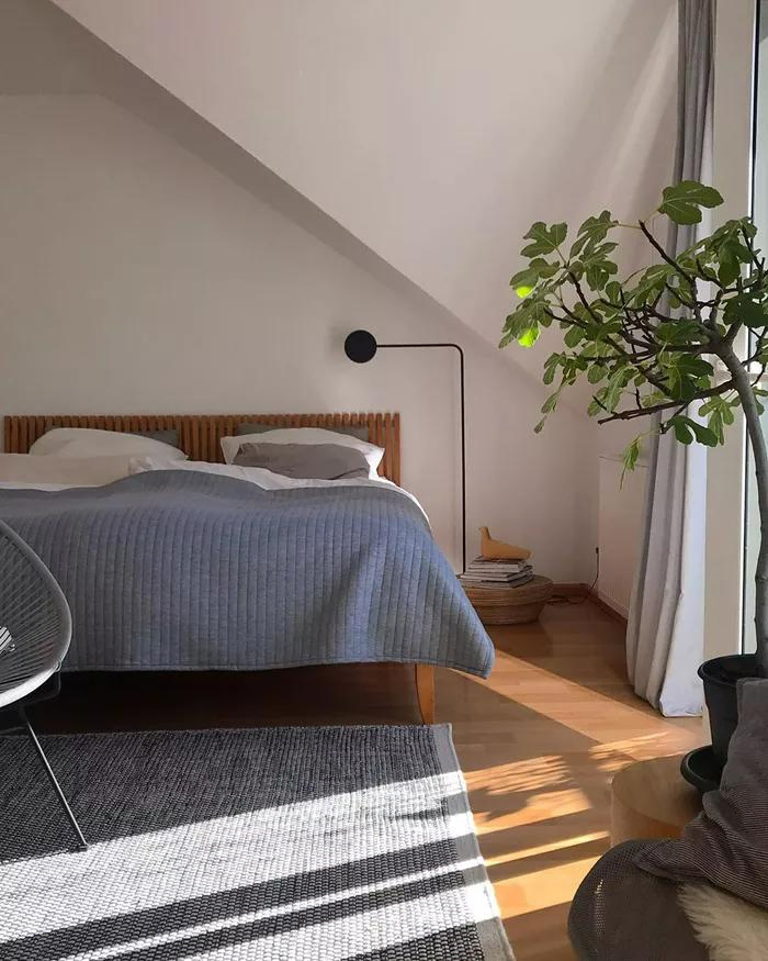 Serene Urban Retreat: A Minimalist Bedroom with Art Gallery Flair