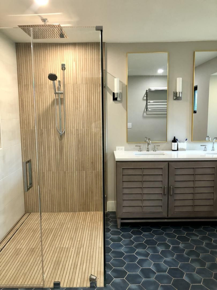 Tropical Modernism: A Luxurious Bathroom Retreat