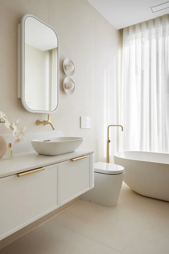 Modernist Scandinavian Bathroom Design for Year-Round Living
