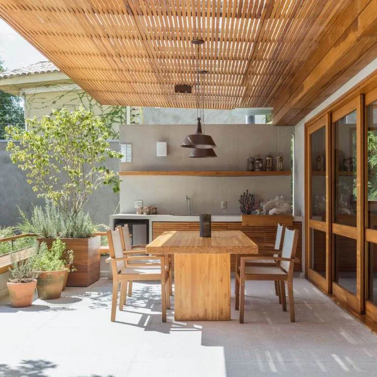 Tropical Modern Outdoor Oasis