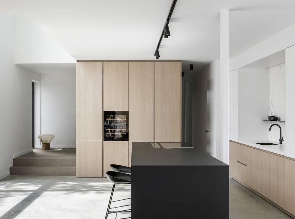 Modern Minimalist Kitchen: Sustainable, Energy-Efficient Home Design