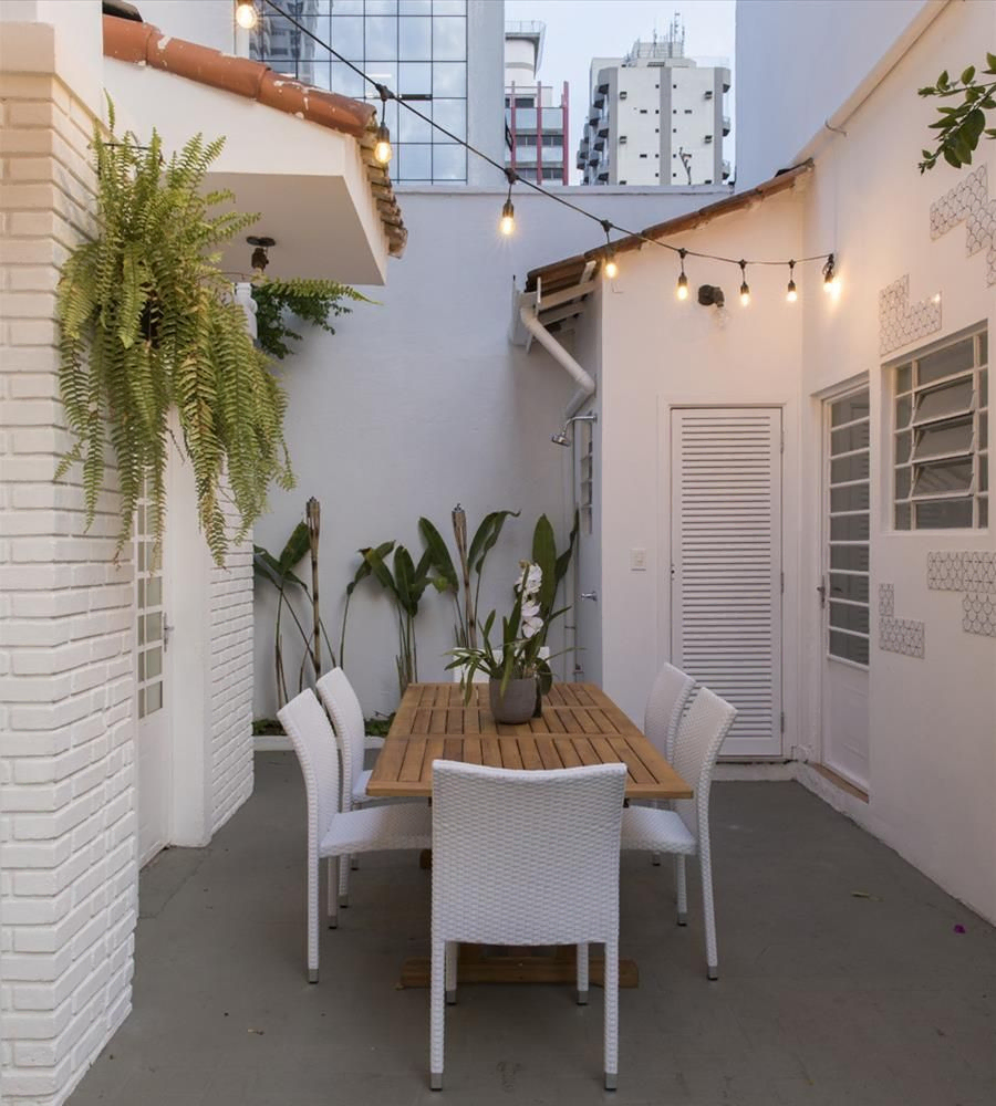 Tropical Modern Outdoor Oasis