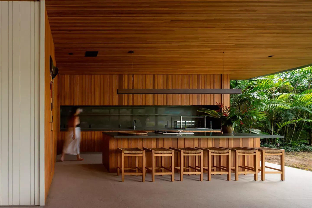 Sustainable Mid-Century Modern Retreat