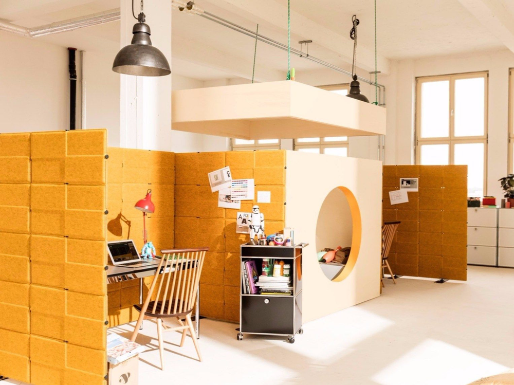 Minimalist Elegance: A Modern Workspace