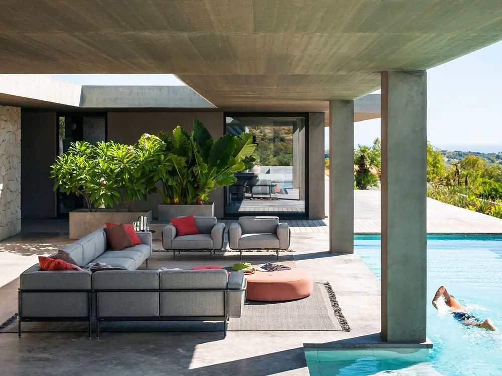 Modern Coastal Hampton Style Outdoor Living Space