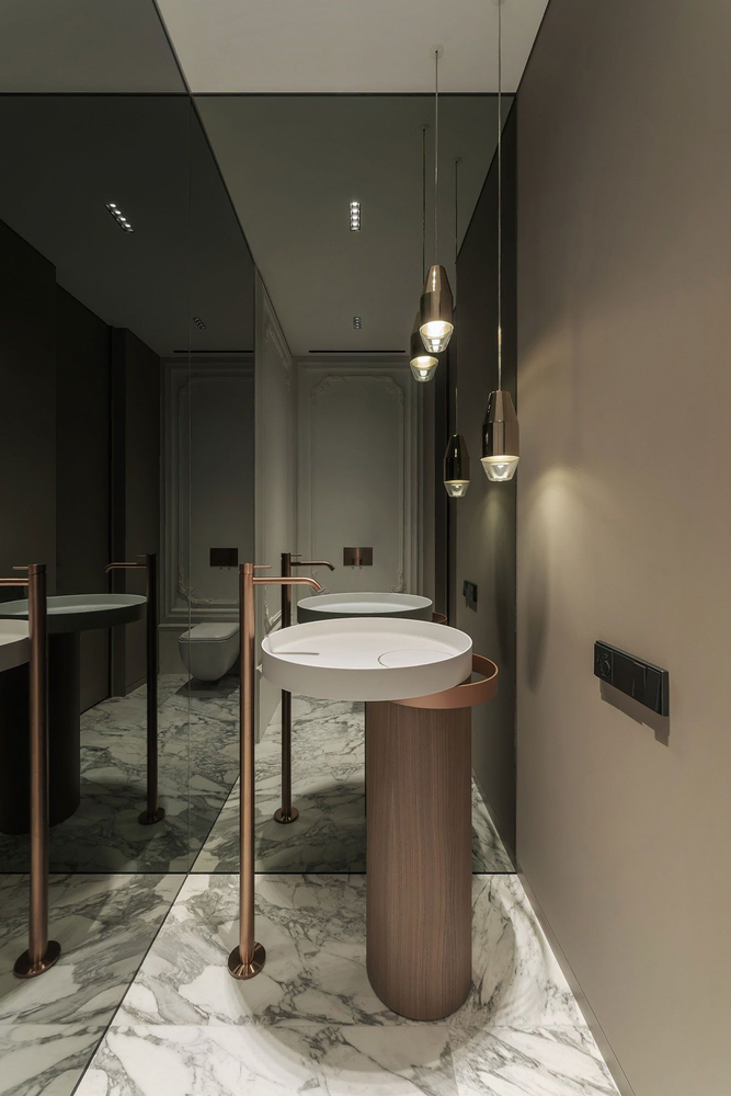 Modern Bathroom Design: Balancing High-Tech Features with Warm Atmosphere