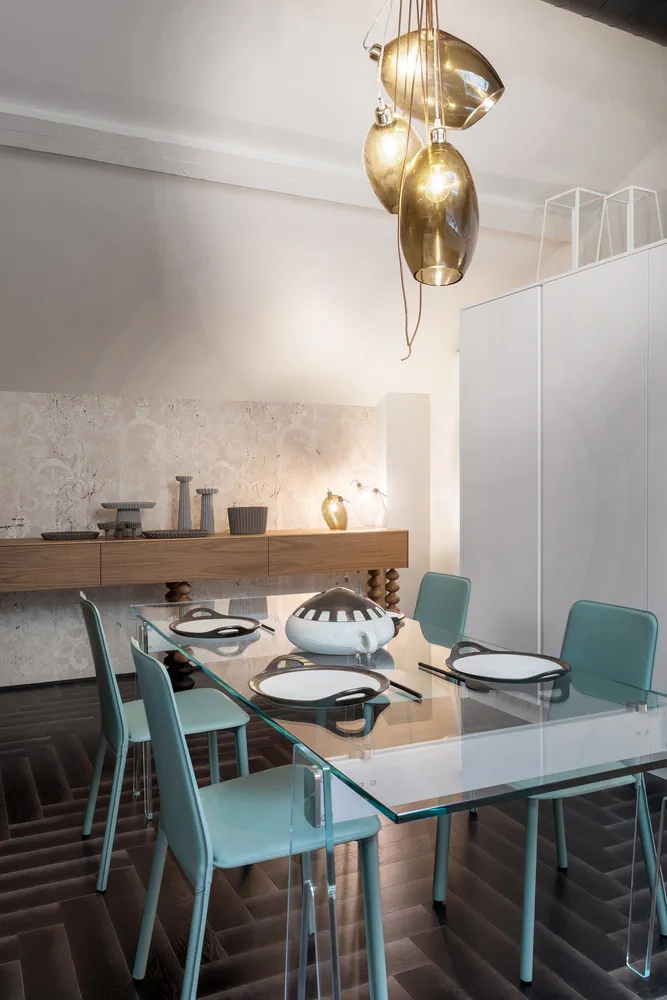 Modern Dining Room with Sustainable Materials and Systems