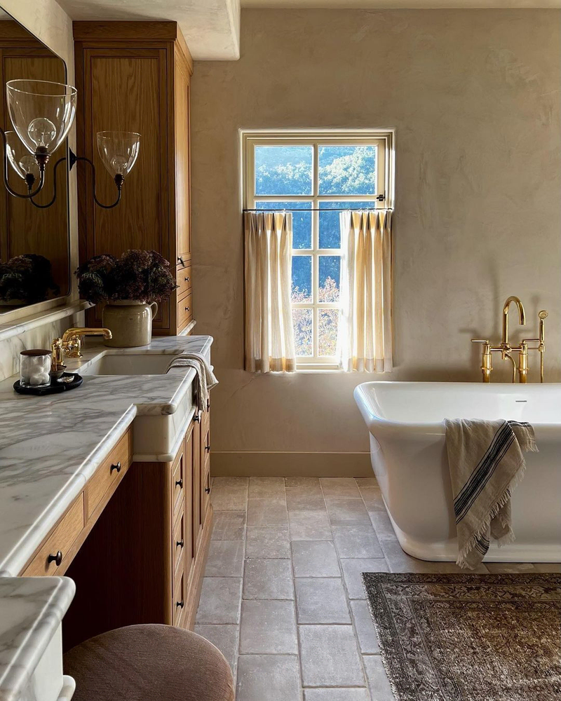 Elegant Modern Bathroom Retreat