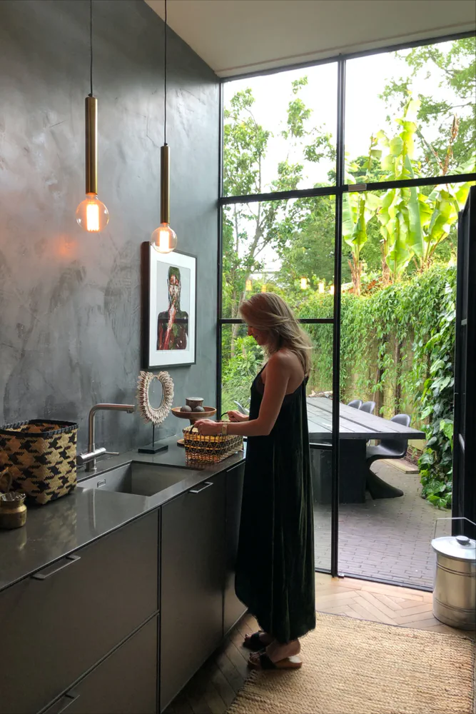 Modern Minimalist Kitchen and Dining Area