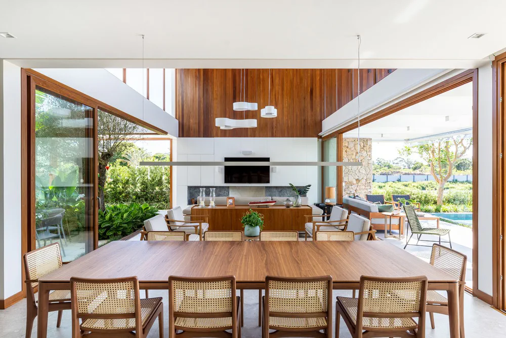 Sustainable Mid-Century Modern Retreat