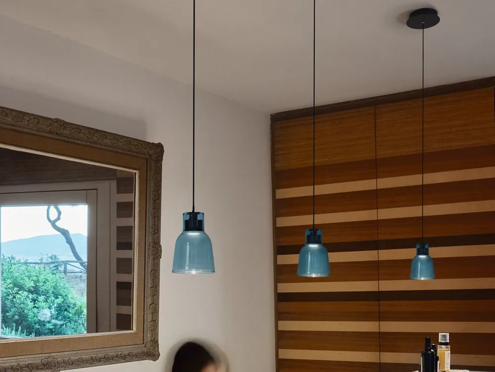 Modern Minimalist Café Design: Balancing High-Tech Features with Warmth