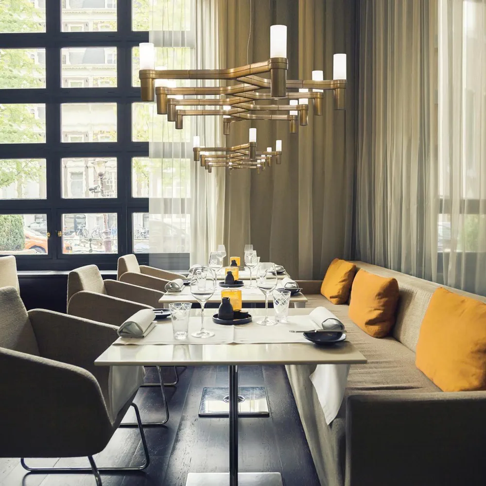 Modern Office Lobby Design: Balancing High-Tech Features with Warmth and Invitations