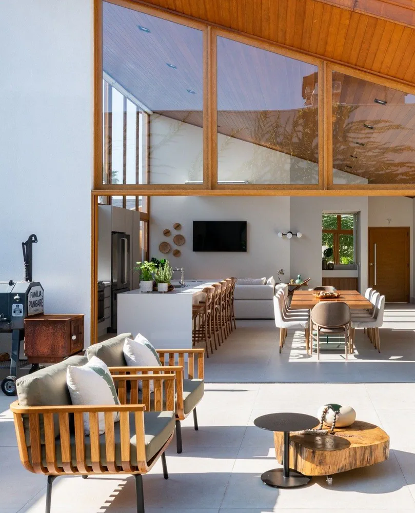 Sustainable Mid-Century Modern Retreat
