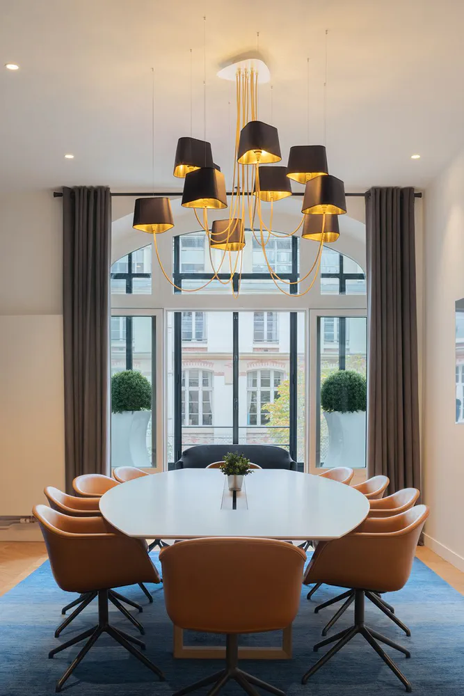 Modern Conference Room Design: Professional and Inviting